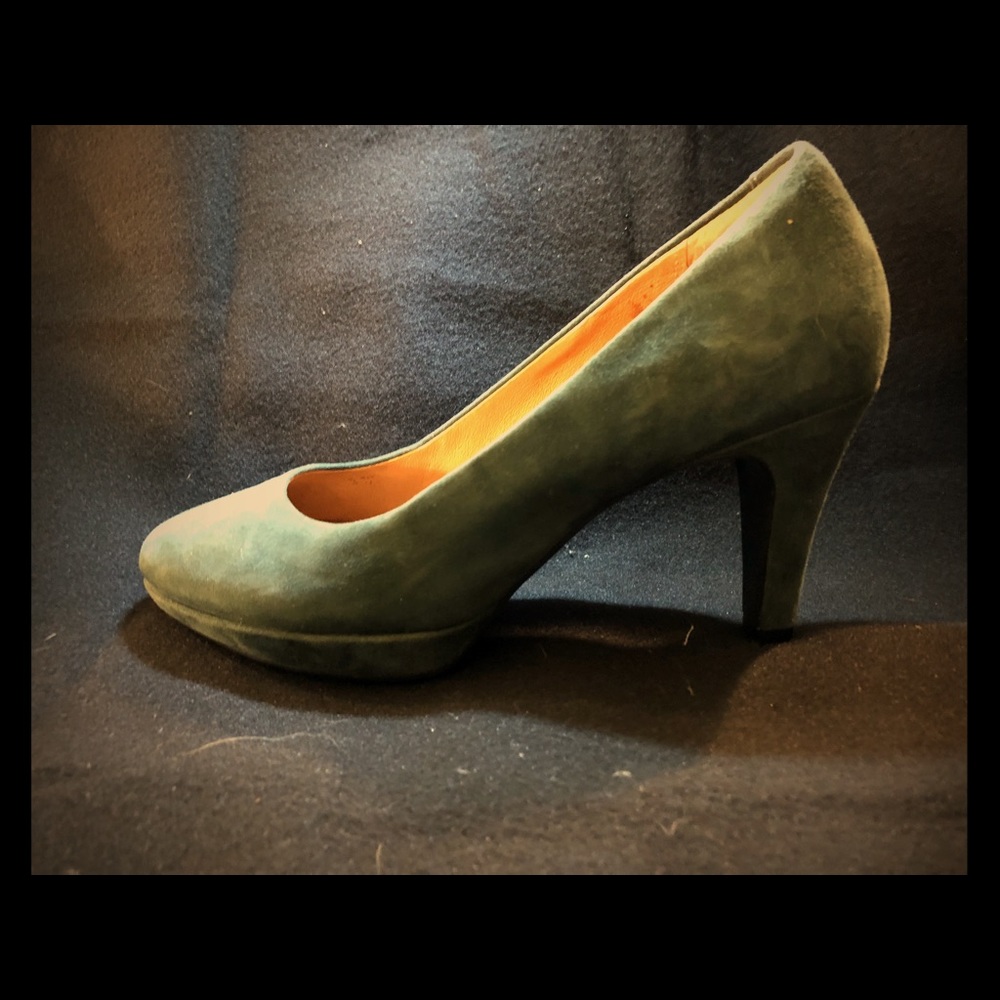 Clark’s teal suede classic round toe size 8 m